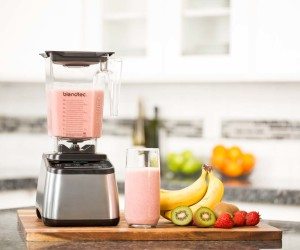 Blendtec Designer-725-with-Pink-Smoothie