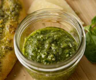 Klassisches-Pesto im Blendtec Mixer